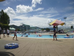 夏はプール！